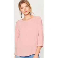 Pudełkowa bluzka ze zdobieniem - Różowy. Bluzki damskie marki Mohito. Za 89.99 zł.