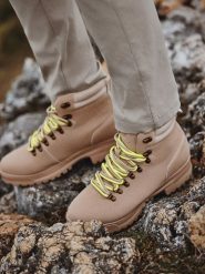 Zimowe buty męskie trekkingowe z kontrastowymi sznurówkami - piaskowe V1 - Rozmiar: 45. Trekkingi męskie Ombre Clothing, na zimę. W wyprzedaży za 99.99 zł.
