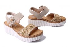 RIEKER 69176-62 beige, sandały damskie. Brązowe sandały damskie Rieker, bez wzorów, bez obcasa, na koturnie, bez zapięcia. Za 247.43 zł.