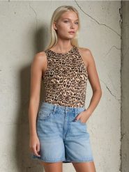 Bermudy jeansowe - niebieski. Niebieskie szorty damskie Sinsay, l, bez wzorów, z jeansu, boho. W wyprzedaży za 33.99 zł.