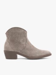 Szare botki kowbojki ze skóry welurowej. Szare botki damskie Ryłko, ze skóry, eleganckie, za kostkę, bez obcasa, na obcasie, bez zapięcia. Za 449.99 zł.