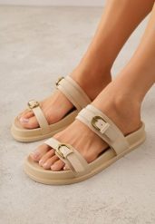 Beżowe Klapki z Dwoma Paskami i Klamrami Cevinra. Brązowe klapki damskie Born2be, bez wzorów, eleganckie, bez obcasa, na płaskiej podeszwie. Za 79.99 zł.