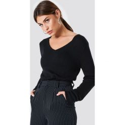 Rut&Circle Sweter dzianinowy z dekoltem V Ninni - Black. Swetry damskie marki Rut&Circle. Za 68.95 zł.