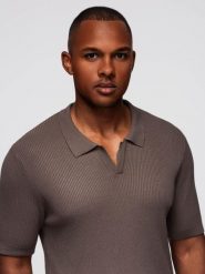 Męska koszulka polo bez guzików z otwartym kołnierzykiem – popielata V4 - Rozmiar: S. Szare koszulki polo męskie Ombre Clothing, m, bez wzorów, z dzianiny, eleganckie, bez ramiączek. W wyprzedaży za 149.99 zł.