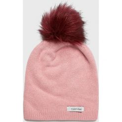 Calvin Klein - Czapka. Różowe czapki i kapelusze damskie Calvin Klein, z dzianiny. Za 179.90 zł.