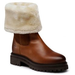 Botki Geox. Brązowe botki damskie Geox, bez obcasa, na płaskiej podeszwie, bez zapięcia. Za 529.99 zł.