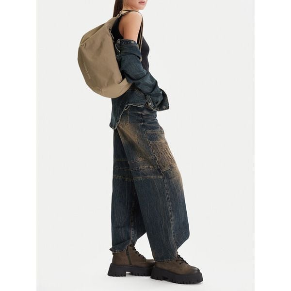 Torebka Guess Jeans. Zielone torebki do ręki damskie Guess Jeans, z aplikacjami, z jeansu, klasyczne, bez dodatków. Za 159.99 zł.