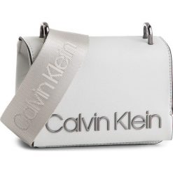 Torebka CALVIN KLEIN BLACK LABEL - Ck Candy Small Cross K60K604304 002. Torebki do ręki damskie marki Calvin Klein Black Label. Za 549.00 zł.