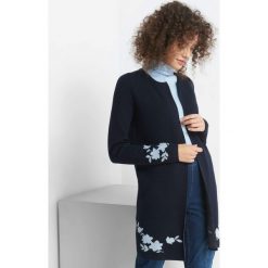Kardigan z kwiatowym wzorem. Niebieskie kardigany damskie Orsay, z dzianiny. Za 139.99 zł.