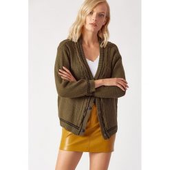 Kardigan w kolorze khaki. Brązowe kardigany damskie marki Robin. W wyprzedaży za 189.95 zł.