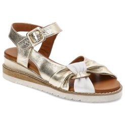 Złote Sandały Artiker Eleganckie Obuwie Damskie. Żółte klapki damskie Artiker, z aplikacjami, eleganckie, bez obcasa, na koturnie. Za 239.00 zł.