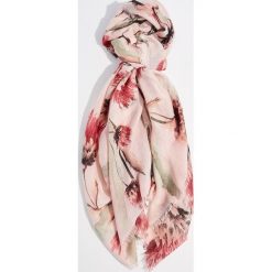 Chusta z kwiatowym printem - Różowy. Czerwone szaliki i chusty damskie Mohito. Za 39.99 zł.