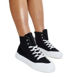 Czarne wysokie trampki Vinka. Czarne trampki i tenisówki damskie bez wzorów, eleganckie, przed kolano, bez zapięcia. Za 81.83 zł.