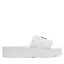 Klapki LOVE MOSCHINO. Białe klapki damskie Love Moschino, bez wzorów, bez obcasa. Za 629.99 zł.