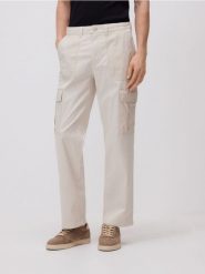 Spodnie cargo z lyocellem - złamana biel. Spodnie materiałowe męskie Reserved, l, bez wzorów, z bawełny. Za 139.99 zł.