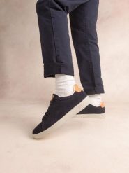 Skórzane trampki TBS Flauber. Niebieskie trampki męskie TBS, bez wzorów, z materiału, bez zapięcia. Za 465.50 zł.