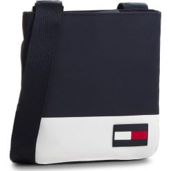Saszetka TOMMY HILFIGER - Escape Mini Crossover AM0AM03420 901. Niebieskie saszetki męskie Tommy Hilfiger, z materiału, młodzieżowe. W wyprzedaży za 239.00 zł.
