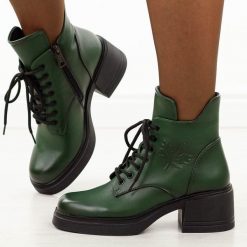 Zielone skórzane botki damskie Vinceza 39950. Zielone botki damskie VINCEZA, na jesień, z jeansu, eleganckie, z okrągłym noskiem, bez obcasa, na płaskiej podeszwie, bez zapięcia. Za 299.00 zł.
