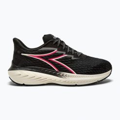 Buty do biegania damskie Diadora Strada. Czarne obuwie sportowe damskie Diadora, bez wzorów, z materiału, do biegania. Za 579.99 zł.