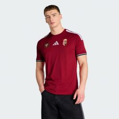 Koszulka podstawowa Węgry 26. Czerwone koszulki sportowe męskie Adidas, bez wzorów, bez kołnierzyka, bez ramiączek, do piłki nożnej, climacool (adidas). Za 439.00 zł.