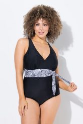 Damski Strój kąpielowy dekolt typu halter miękkie miseczki kokarda. Czarne kostiumy jednoczęściowe damskie Ulla Popken, plus size, bez wzorów, z elastanu, eleganckie, plus size, do pływania. Za 233.99 zł.