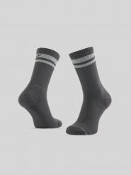 4F Skarpetki do biegania długie damskie - czarne 39-42. Czarne skarpety damskie 4f, bez wzorów. Za 39.99 zł.
