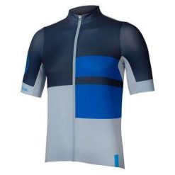 Koszulka rowerowa męska Endura FS260 Print S/S ink. Niebieskie buty sportowe męskie ENDURA, bez zapięcia, rowerowe. Za 318.90 zł.