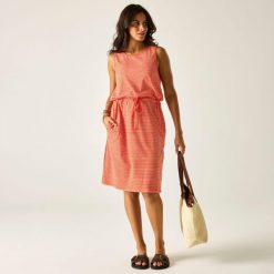 Sukienka damska Regatta Amorie. Brązowe koszulki sportowe damskie Regatta, bez wzorów, eleganckie, bez kołnierzyka. Za 99.99 zł.