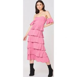 NA-KD Boho Sukienka z odkrytymi ramionami - Pink. Sukienki damskie marki NA-KD Boho. W wyprzedaży za 60.88 zł.