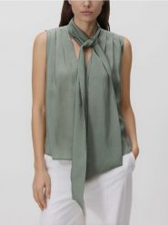 Bluzka z szalem - oliwkowy. Zielone bluzki damskie Reserved, l, bez wzorów, z tkaniny, klasyczne, bez kołnierzyka, bez ramiączek. Za 99.99 zł.