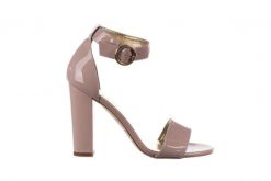 Sandały Bayla-056 8024-430 Beż Lakier, Skóra naturalna - 37. Brązowe sandały damskie Bayla, bez wzorów, z lakierowanej skóry, bez obcasa, na słupku, bez zapięcia. W wyprzedaży za 134.10 zł.