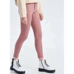 Spodnie push up - Pomarańczowy. Spodnie materiałowe damskie marki Cropp. Za 79.99 zł.