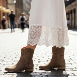 Beżowe ażurowe zamszowe botki damskie Potocki 12455. Brązowe botki damskie POTOCKI, na jesień, z jeansu, biznesowe, bez obcasa, na płaskiej podeszwie, bez zapięcia. Za 229.00 zł.