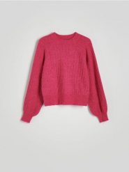 Sweter z raglanowymi rękawami - fuksja. Czerwone swetry damskie Reserved, l, w ażurowe wzory, z dzianiny, bez kołnierzyka, bez ramiączek, bez kaptura. W wyprzedaży za 89.99 zł.