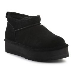 Śniegowce BearPaw Retro Super Shorty 3051W-011 czarne. Czarne śniegowce i trapery damskie z gumy. Za 572.15 zł.