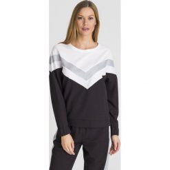 BLUZA Twinset U&B. Czarne bluzy damskie Twinset U&B, l, z aplikacjami, z materiału, bez kaptura. Za 419.40 zł.