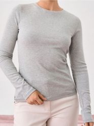 Prążkowana bluzka - srebrny. Szare bluzki damskie Sinsay, l, bez wzorów, prążkowane, bez kołnierzyka, bez ramiączek. Za 35.99 zł.