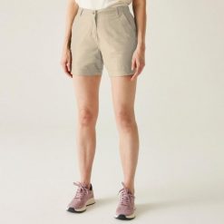 Spodenki turystyczne damskie Xanthi. Brązowe szorty sportowe damskie Regatta, bez wzorów, z bawełny, sportowe, trekkingowe. Za 211.00 zł.