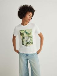 Bawełniany t-shirt z nadrukiem - złamana biel. T-shirty damskie Reserved, l, bez wzorów, z bawełny, bez kołnierzyka. W wyprzedaży za 49.99 zł.