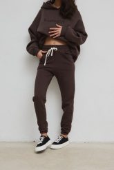 Spodnie dresowe typu jogger w kolorze CHOCOLATE - DRIPS-S. Czarne spodnie dresowe damskie Marsala, s, bez wzorów, z bawełny. Za 259.90 zł.