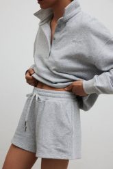 Szorty z dzianiny dresowej w kolorze GREY MELANGE - BREEZE-M. Szare szorty sportowe damskie Marsala, m, bez wzorów, z bawełny, casualowe, na fitness i siłownię. W wyprzedaży za 153.93 zł.