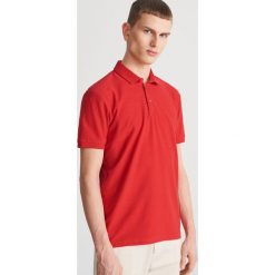 Koszulka polo regular fit - Czerwony. Koszulki polo męskie marki Reserved. Za 79.99 zł.