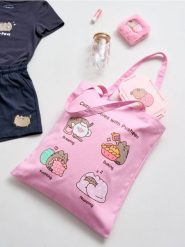 Materiałowa torba shopper z nadrukiem Pusheen the Cat - różowy. Czerwone torebki shopper damskie Sinsay, bez wzorów, z materiału, z nadrukiem, bez dodatków. Za 15.99 zł.
