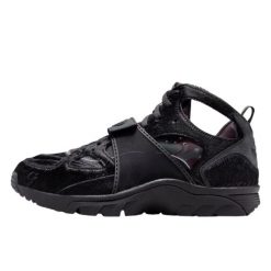 Buty do chodzenia dla dorosłych Nike Air Trainer Huarache Corteiz Black. Czarne obuwie sportowe damskie Nike, bez wzorów, z materiału, trekkingowe. Za 1,160.46 zł.