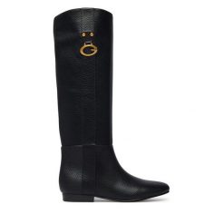 Kozaki Guess. Czarne kozaki damskie Guess, bez obcasa, na płaskiej podeszwie. Za 764.99 zł.