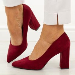 Bordowe czółenka damskie na słupku Sergio Leone Pb216. Czerwone czółenka damskie Sergio Leone, bez wzorów, ze skóry, eleganckie, bez obcasa, na słupku, bez zapięcia. Za 169.00 zł.