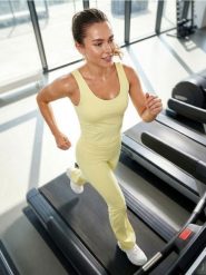 Spodnie flare - żółty. Żółte spodnie materiałowe damskie Sinsay, l, bez wzorów. Za 39.99 zł.