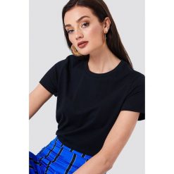 Samsoe & Samsoe T-shirt Solly - Black. Czarne t-shirty damskie Samsøe & Samsøe, z okrągłym kołnierzem. Za 121.95 zł.