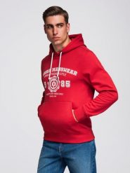 Męska bluza z kapturem kangurka z nadrukiem w stylu college – czerwona V1 - Rozmiar: XXL. Czerwone bluzy męskie Ombre Clothing, m, bez wzorów, z bawełny, z kapturem. W wyprzedaży za 99.99 zł.