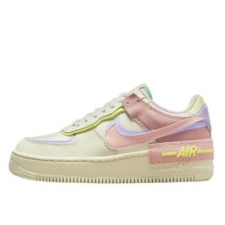 Buty do chodzenia dla dorosłych Nike Air Force 1 Shadow Cashmere. Białe obuwie sportowe damskie Nike, bez wzorów, z materiału, do biegania, Nike Air Force. Za 1,525.93 zł.